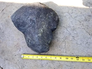 ALIEN    BIG HEAVY WEIRD NATURAL ROCK. LOOK!  10'' X 9''ALIENS - Picture 1 of 4