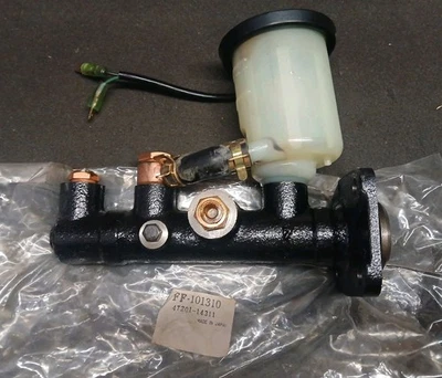 NOS Wagner Master Cylinder - F101310 - 1979-1985 Toyota - Image 1 of 4