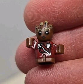 LEGO Super Heroes Baby Groot Minifigure Red Outfit w/ Zipper Marvel 76080