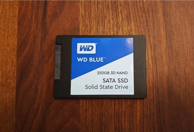 Western Digital Blue 3D NAND SATA-SSD 250GB 2.5 Zoll - WDS250G2B0A - Bild 1 von 3