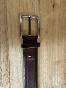 Tommy Hilfiger Men's Premium Logo Casual Solid Leather Belt - Picture 1 of 3