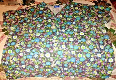 CREST 3XL SCRUBS TOP NURSE MEDICAL DENTAL MULTI FLOWER SPLASH 2 POCKET - Image 1 of 4