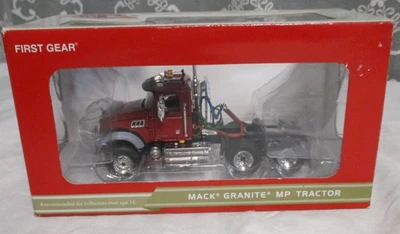 Tractor First Gear Mack Granite MP rojo/negro escala 1:50 #50-3154 - solo 420 hecho Foto 1 de 4