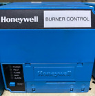 HONEYWELL  RM7895 A 1014 Burner Control w Ultraviolet Flame Amp and Base