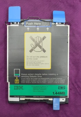 IBM TEAC FD-05HG 4668-U 1.44MB 3.5 FLOPPY DISC DRIVE 19307546-68 FRU P/N 29H9230 - Image 1 of 4