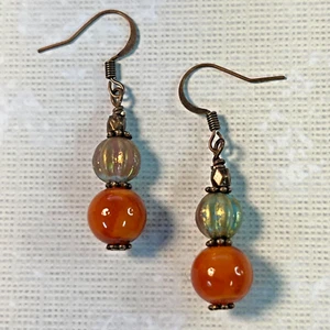 Bronzefarbene Ohrringe Tschechisch Orange und Picasso Grün Glas Perlen Hängel. S488 - Bild 1 von 4