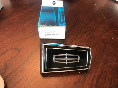NOS Ford 1988-1989 Lincoln Continental front grill ornament emblem # E8OY-8213-A - Image 1 of 3