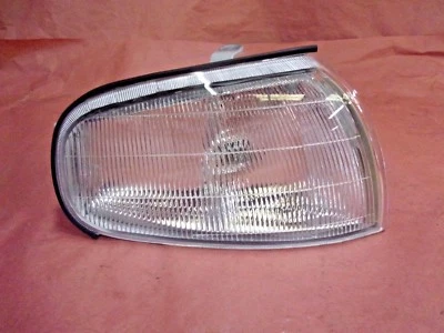92-94 TOYOTA CAMRY RH PASSENGER SIDE CORNER MARKER SIGNAL LIGHT #TO2521109V - Image 1 of 3