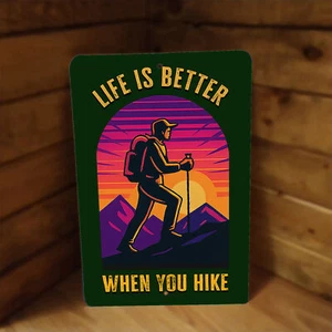 Letrero de metal Life is Better When You Hike para excursionistas, senderismo, escalada de montaña - Imagen 1 de 2