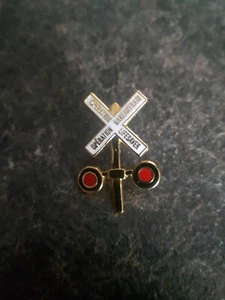 Operation Lifesaver Operation Gareautrain Railroad Crossing Lapel Pin Pinback - Picture 1 of 2