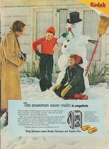 1950 Kodak Mutter Kinder Schneemann schmilzt nie in Schnappschüssen Vintage Print Werbung - Bild 1 von 1