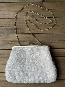 Bolso de noche vintage blanco iridiscente con cuentas con cierre de beso herrajes de cadena dorada - Imagen 1 de 7