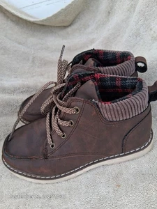 Botas de moda Cat & Jack marrón arquero para niños, talla 1 - Imagen 1 de 7