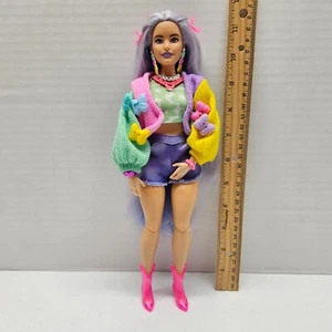 Barbie EXTRA #20 Articulated Curvy Doll w/ Original Outfit Butterfly - HKP95 - Picture 1 of 7
