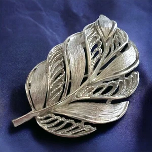 Lisner Leaf Brooch Silver Tone Mid Century Modern Vintage Botanical Signed - Picture 1 of 10