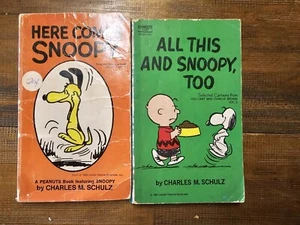2 X Here Comes Snoopy vintage Peanuts Charles Schulz 1950 / 60s pb book - Picture 1 of 6