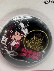 Disneyland MAIN STREET ELECTRIC PARADE Botón Temporada de Despedida 1972-1996 Nuevo - Imagen 1 de 3