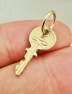 Colgante con dije de llave de oro de 18 quilates de 18 quilates italiano vintage totalmente sellado Foto 1 de 4