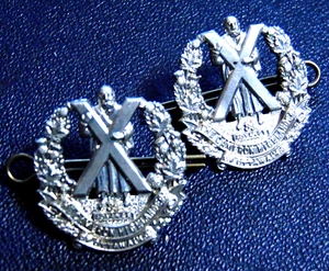 CANADÁ CAMERON HIGHLANDERS de OTTAWA collar insignias Fuerzas Armadas Canadienses - Imagen 1 de 2