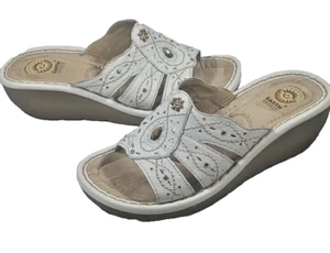 Earth Spirit Monica Leather Sandals White Size 6.5 Beaded Wedge Heel Comfort - Picture 1 of 8