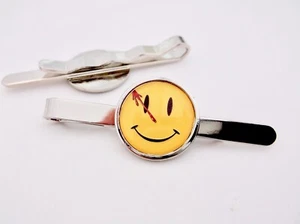 WATCHMEN SMILE BADGE TIE SLIDE TIE GRIP PIN BAR CLIP GIFT - Picture 1 of 3