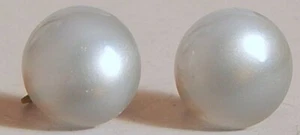 PENDIENTES BOTÓN LUCITE MOONGLOW BLANCO-GRIS VINTAGE ATORNILLADOS - Imagen 1 de 2