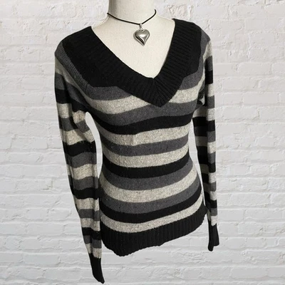 Suéter vintage y2k emo grunge negro gris a rayas L pelo de conejo gótico coqueta alt Foto 1 de 4