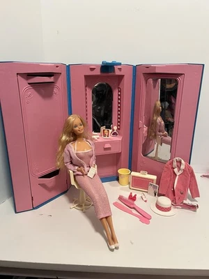 Vtg Barbie 1984 Home & Office Playset Day To Night Fashion With Barbie & Access - Image 1 of 4