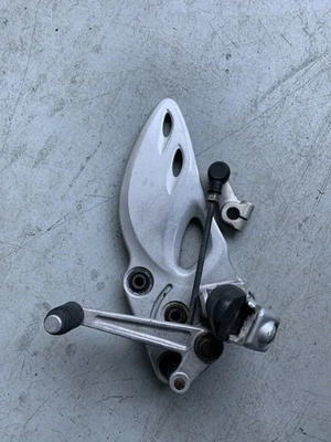 08-20 Suzuki Hayabusa JUEGO TRASERO LADO IZQUIERDO CLAVIJA DE CAMBIO VARILLA DE CAMBIO FABRICANTE DE EQUIPOS ORIGINALES 2008 Foto 1 de 4