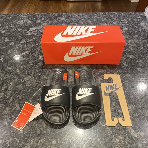 Sandali da donna Nike Victori One Slide ciabatte comode taglia 6 neri nuovi con scatola