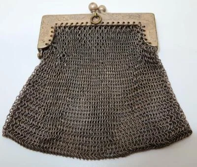 Monedero pequeño alemán antiguo de cadena de malla soldada de plata, 2 3/8" x 3 1/8" Foto 1 de 4
