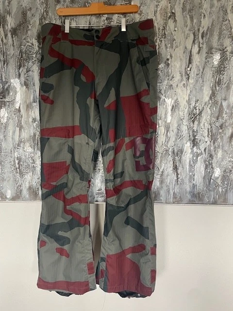 Men's DC SHOES 10K Waterproof Ski Snowboard Pants-Green & Dark Red Camo-Size XL - Image 1 of 4