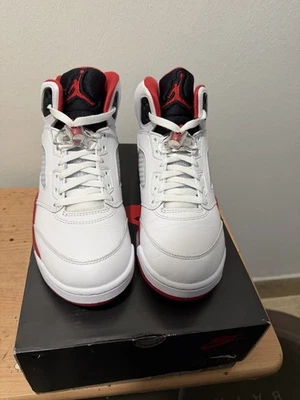 Zapatilla deportiva Air Jordan 5 Retro 5 rojo fuego lengua negra para hombre talla 8 HQ7978-101 con caja Foto 1 de 4