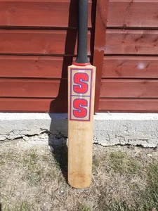 SS Cricket Bat Signed by Graham Gooch - Picture 1 of 7