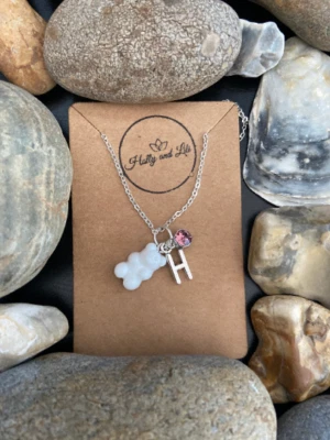 Collar colgante personalizado blanco oso de goma iniciales del alfabeto y piedra de nacimiento Foto 1 de 4