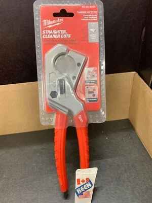 Milwaukee CANADA 1 -inch PEX and Tubing Cutter - Image 1 of 4