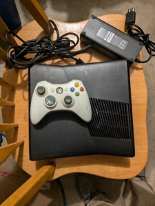 Consola de Video Microsoft Xbox 360S Negra 250gb 1 Mandos 9 Juegos - Imagen 1 de 7
