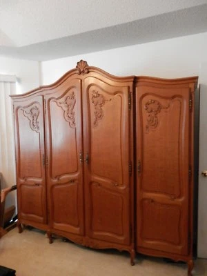 Antiguo armario de roble francés Foto 1 de 4