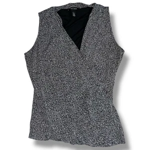 White House Black Market ärmellose Wickelbluse V-Ausschnitt Stretch schwarz/weiß Large - Bild 1 von 7