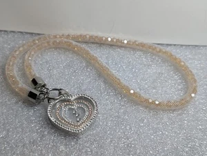 Collana di perline avvolta in filo con ciondolo a forma di cuore in acciaio inox - Foto 1 di 16