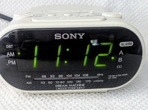 Sony ICF-C318 FM/AM Clock Radio Dream Machine testata e funzionante - Foto 1 di 7