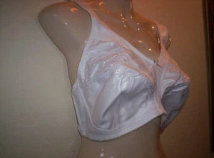 NATURALLY CLOSE NON WIRE BRA - WHITE - 46C - Picture 1 of 3