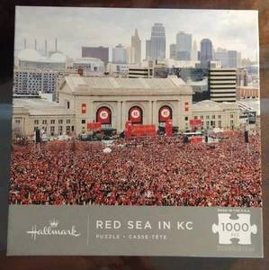 Hallmark Red Sea Chiefs Super Bowl Win Parade Puzzle - Foto 1 di 4