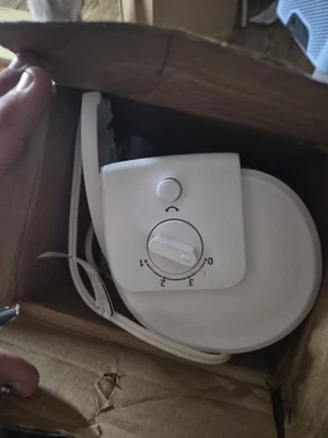 Mainstay FZ10-19MW 28 Inch 3 Speed Compact Oscillating Tower Fan with Auto - Image 1 of 2