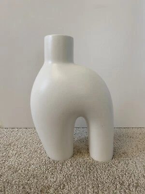 West elm - Matte White Vase - Gift Ideas - Bargain  - Image 1 of 4