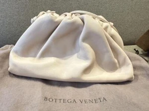 Bottega Veneta Mini The Pouch Cuero de becerro Blanco Hombro Imán Marco - Imagen 1 de 9