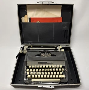Vintage Montgomery Ward Signature 440T Portable Manual Typewriter, - Picture 1 of 14