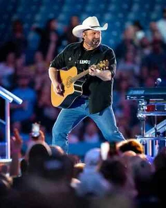 Garth Brooks and Dolly Parton Country Superstars - 5x7 Glossy Printed Photo - Picture 1 of 1