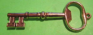 Vintage Ornate Brass Skeleton Key BEER SODA POP BAR FANCY Bottle Opener Heavy - Picture 1 of 2