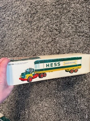 Camión de juguete original Hess 1976 vintage gasolina combustible cisterna con caja - ¡FUNCIONA! Foto 1 de 3